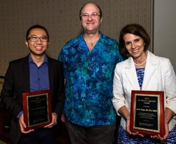 Janey Wiggs and her mentee Ryan Collantes receive the 2018 Epstein Award at ARVO