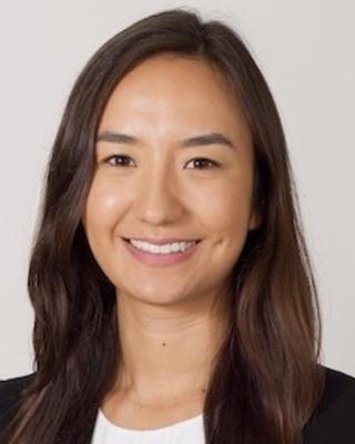 Dr. Lisa Lin Headshot