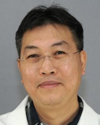 Eric Ng Headshot